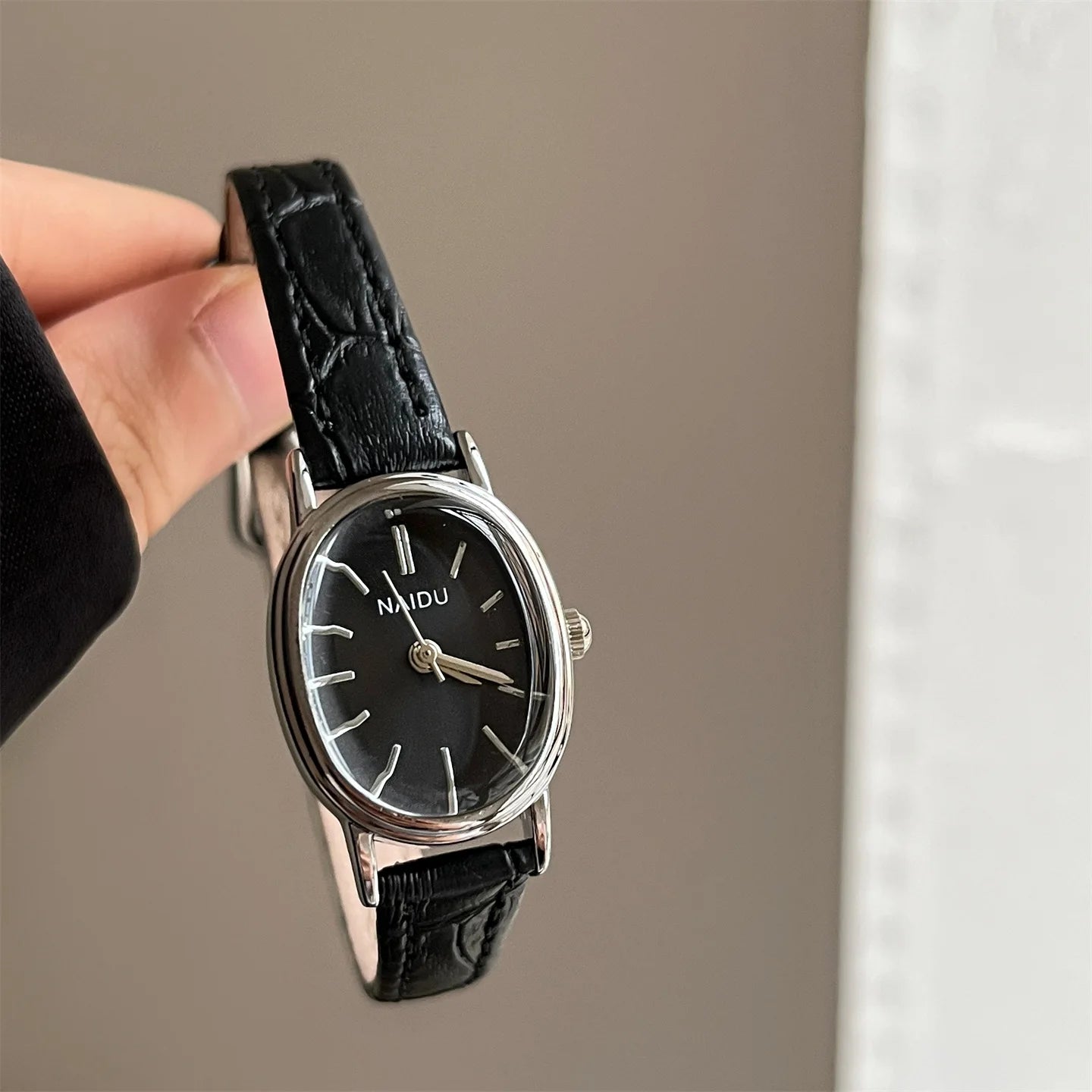 Oval Watch – Leather Strap, Fashion Casual