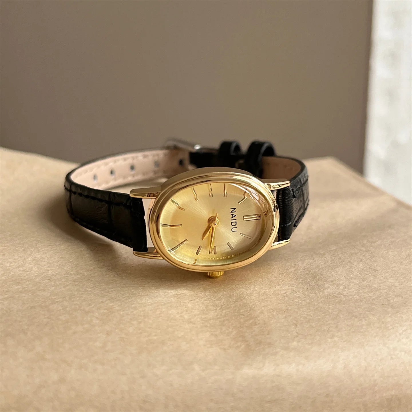 Oval Watch – Leather Strap, Fashion Casual