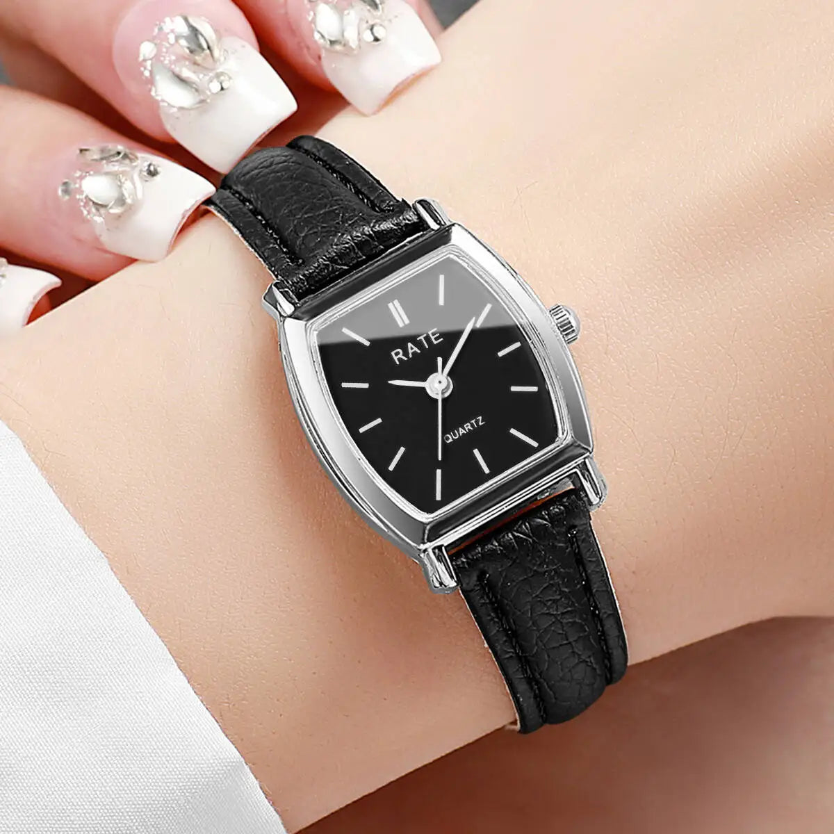 Leather Quartz Watch – Slim & Stylish Everyday Design